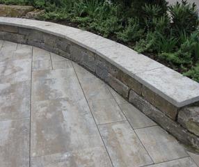 Sitzbank aus Muschelkalk